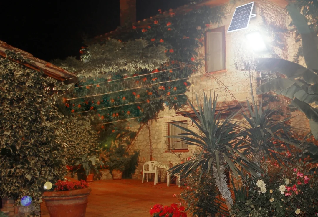 độ sáng của đèn pha năng lượng mặt trời